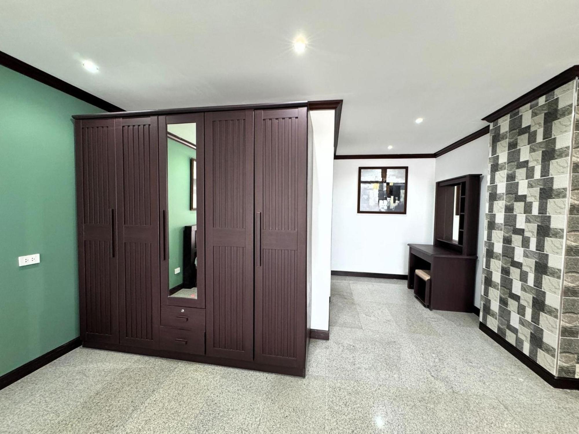 Spacious 2br - 3 Balconies Views Holiday home