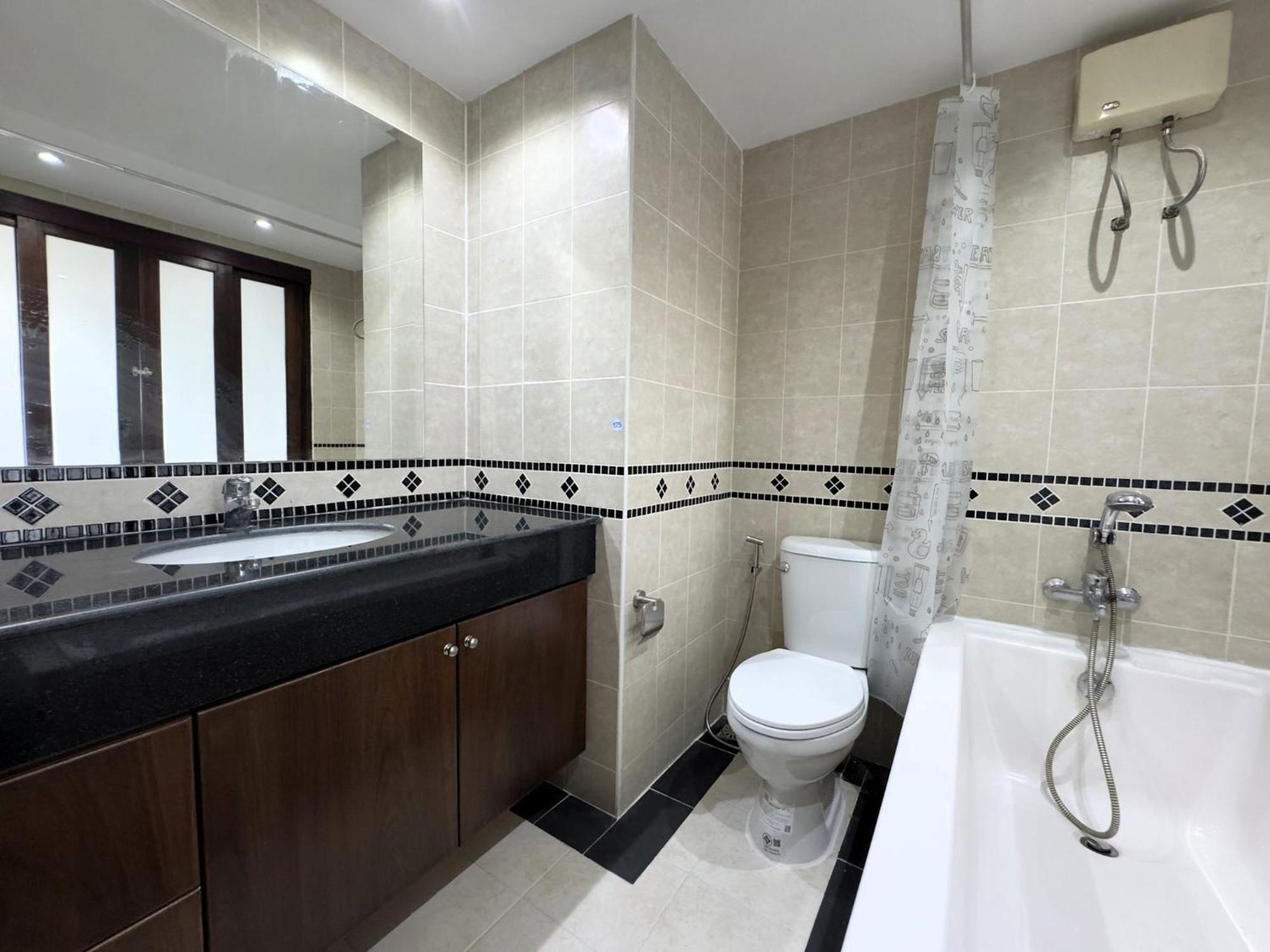 Spacious 2br - 3 Balconies Views Holiday home *