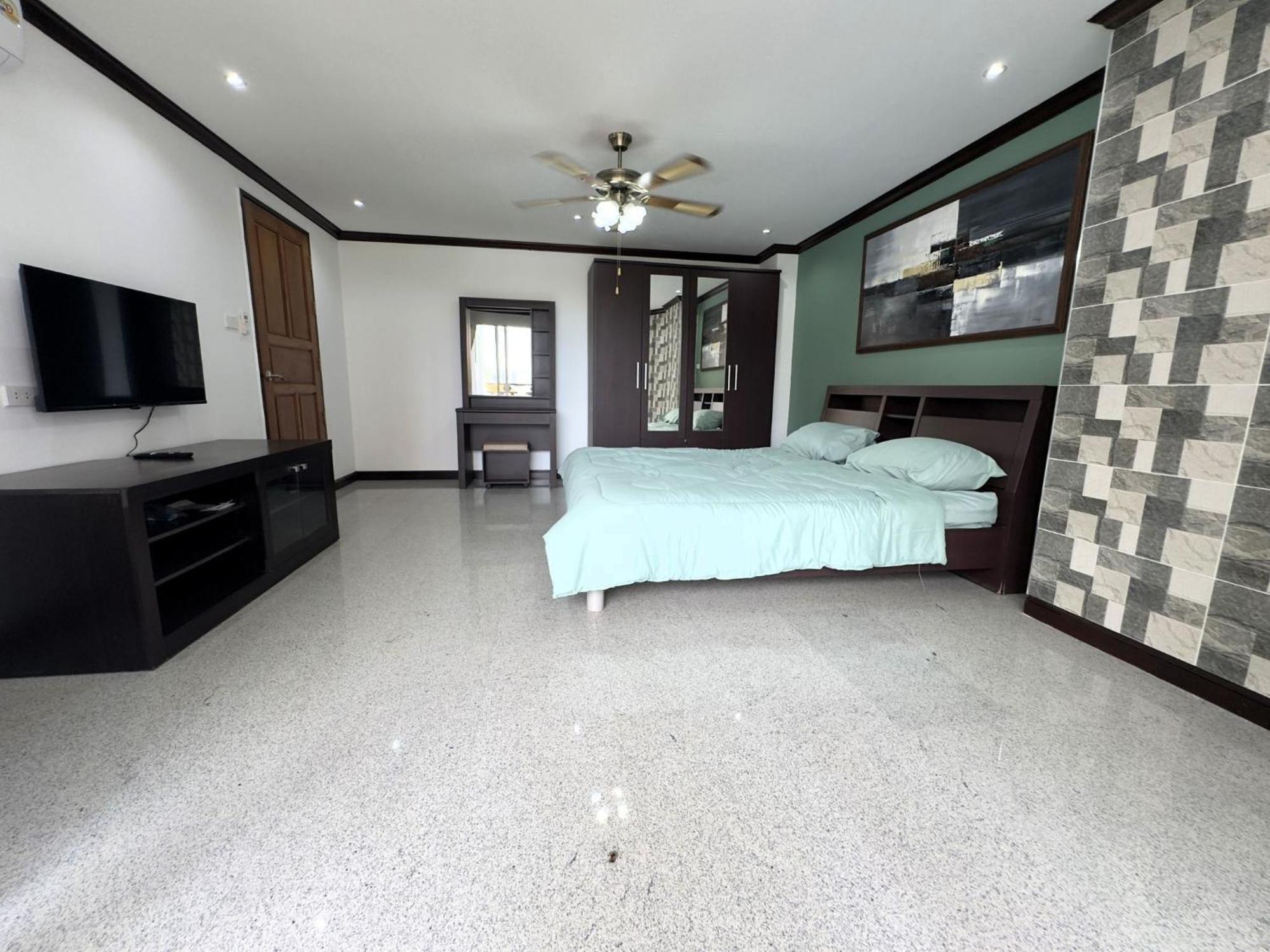 Spacious 2br - 3 Balconies Views * Pattaya