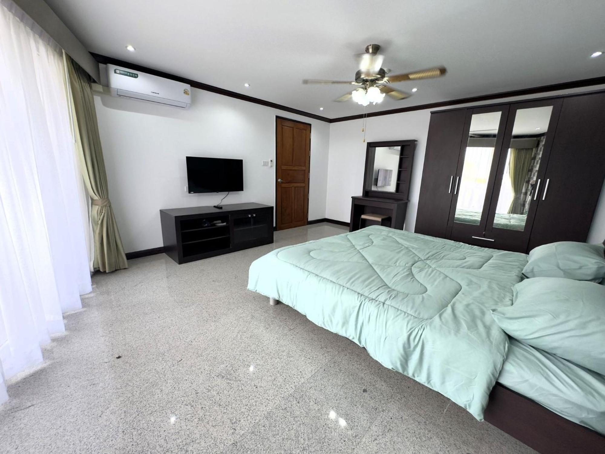 Spacious 2br - 3 Balconies Views *