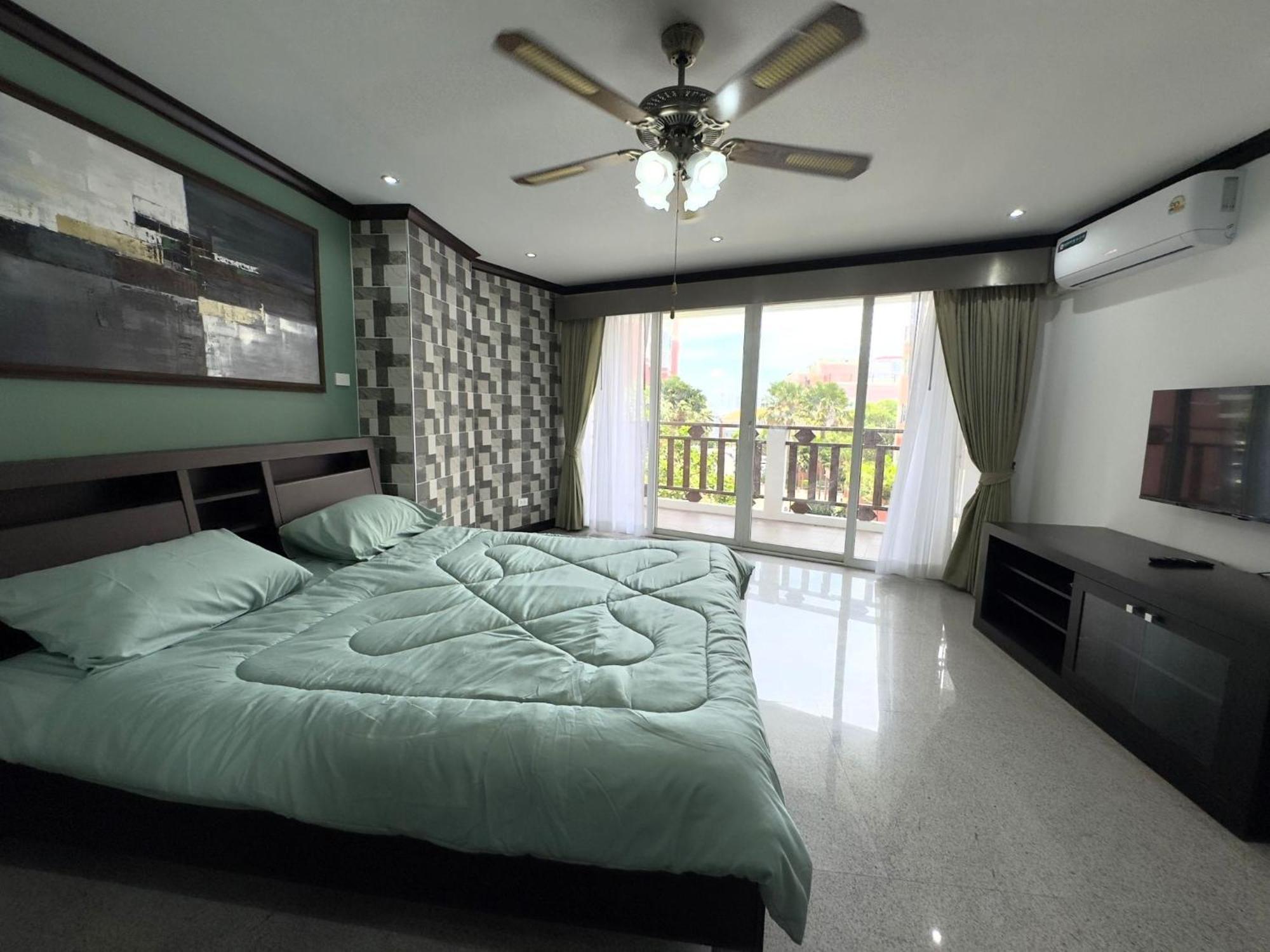 Spacious 2br - 3 Balconies Views