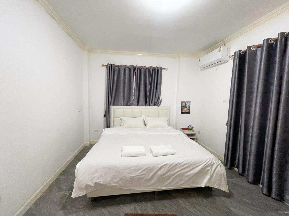 H2 Beach, Near The Terminal Building, Chinese Street, Fengyue Street, Five Bedrooms, Six Bathrooms, Single Pool Villa, Ktv, Pool Table, Convenient Transportation *