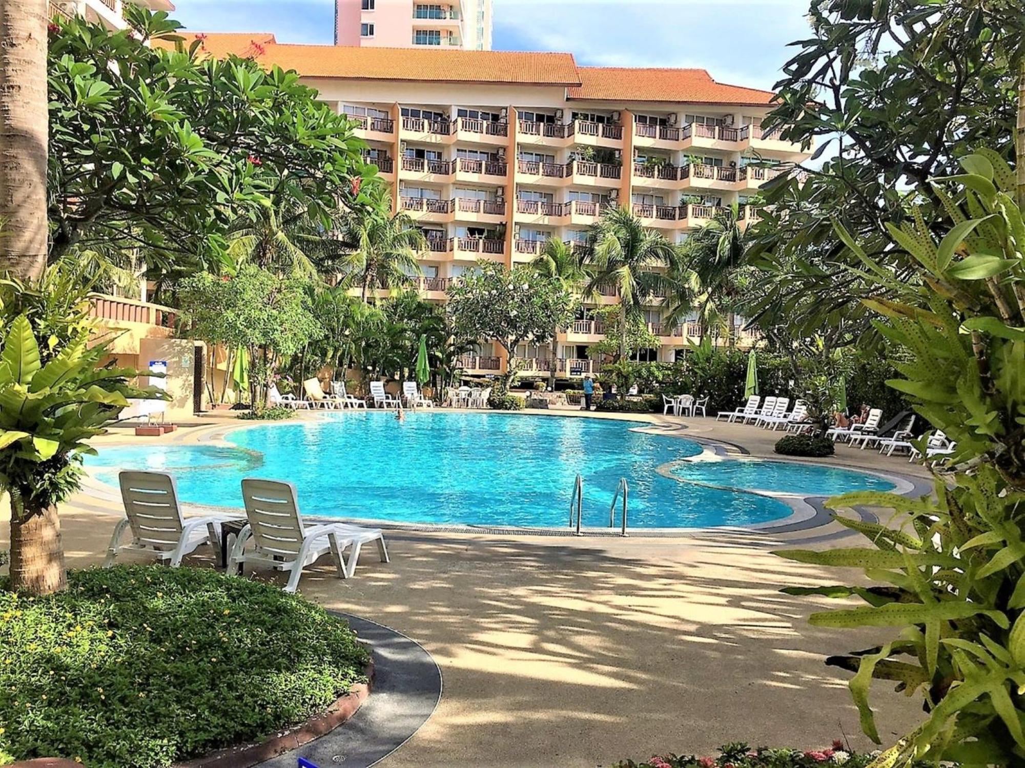 Spacious 2br - 3 Balconies Views Holiday home Pattaya
