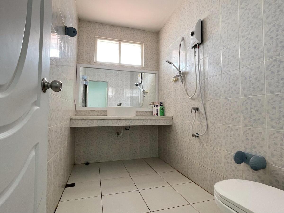 H2 Beach, Near The Terminal Building, Chinese Street, Fengyue Street, Five Bedrooms, Six Bathrooms, Single Pool Villa, Ktv, Pool Table, Convenient Transportation Pattaya