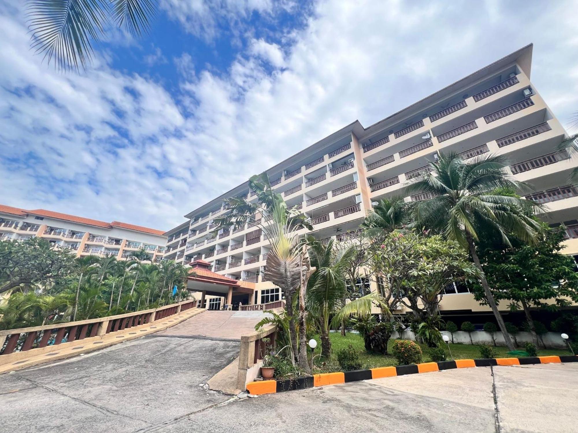 Holiday home Spacious 2br - 3 Balconies Views Pattaya