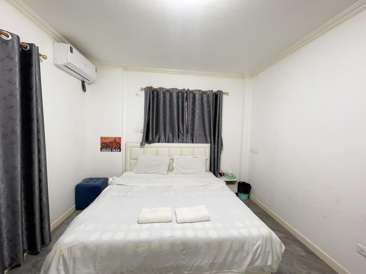 H2 Beach, Near The Terminal Building, Chinese Street, Fengyue Street, Five Bedrooms, Six Bathrooms, Single Pool Villa, Ktv, Pool Table, Convenient Transportation Villa Pattaya