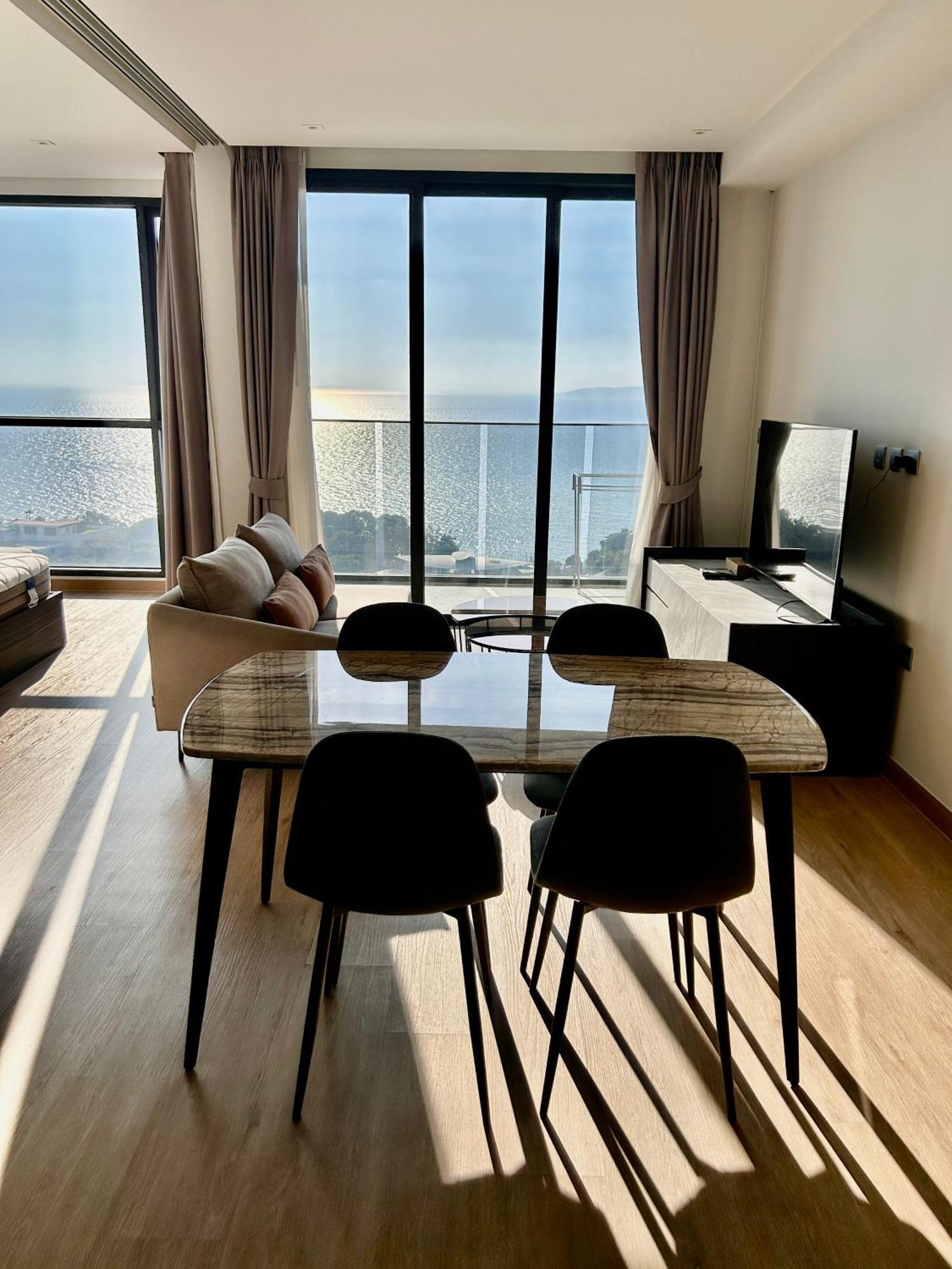 High End Large Sea View *