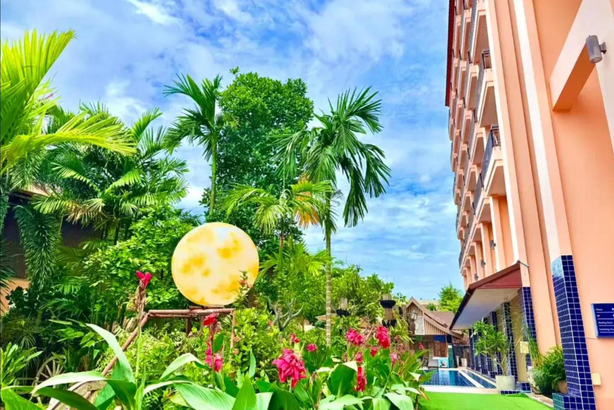 อพาร์ทเม้น Poolside Near Terminal 21 & Bus Station *