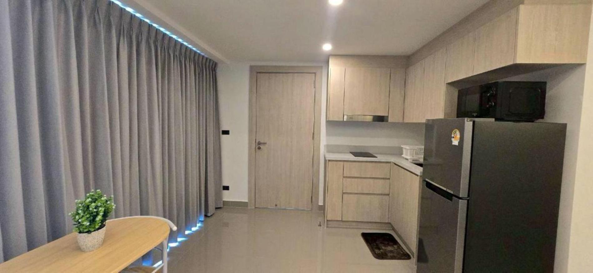 1br In The Middle Of Apartment Pattaya
