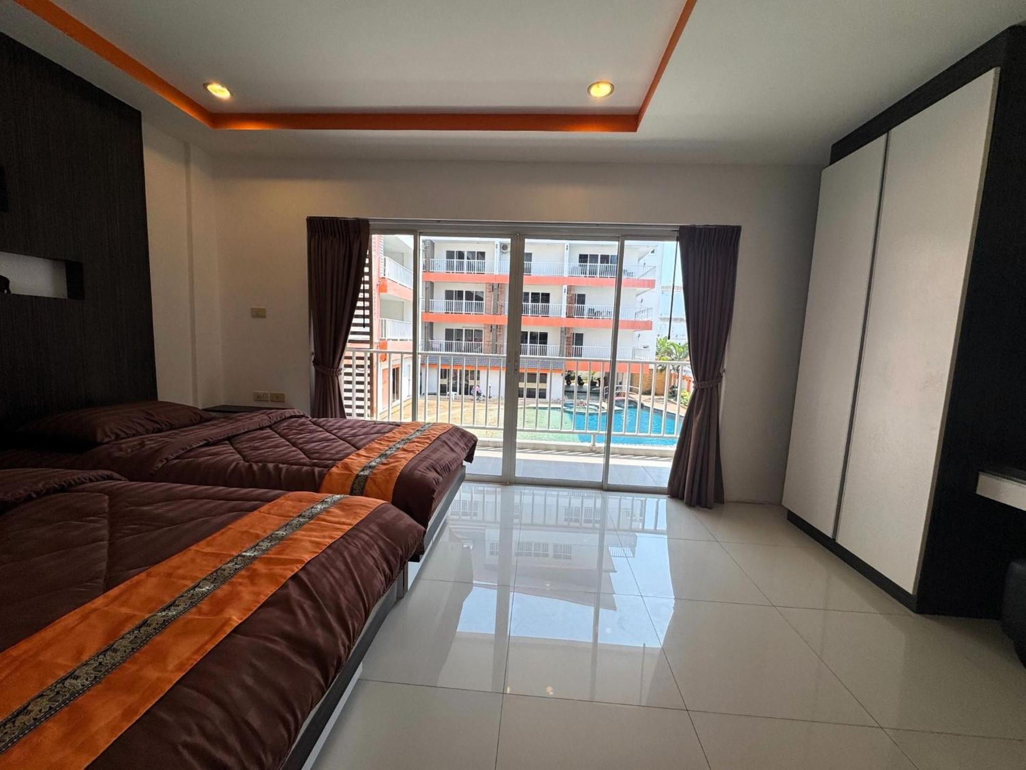 Cozy Pool-view With Balcony - New Nordic Vip 3, Pratumnak