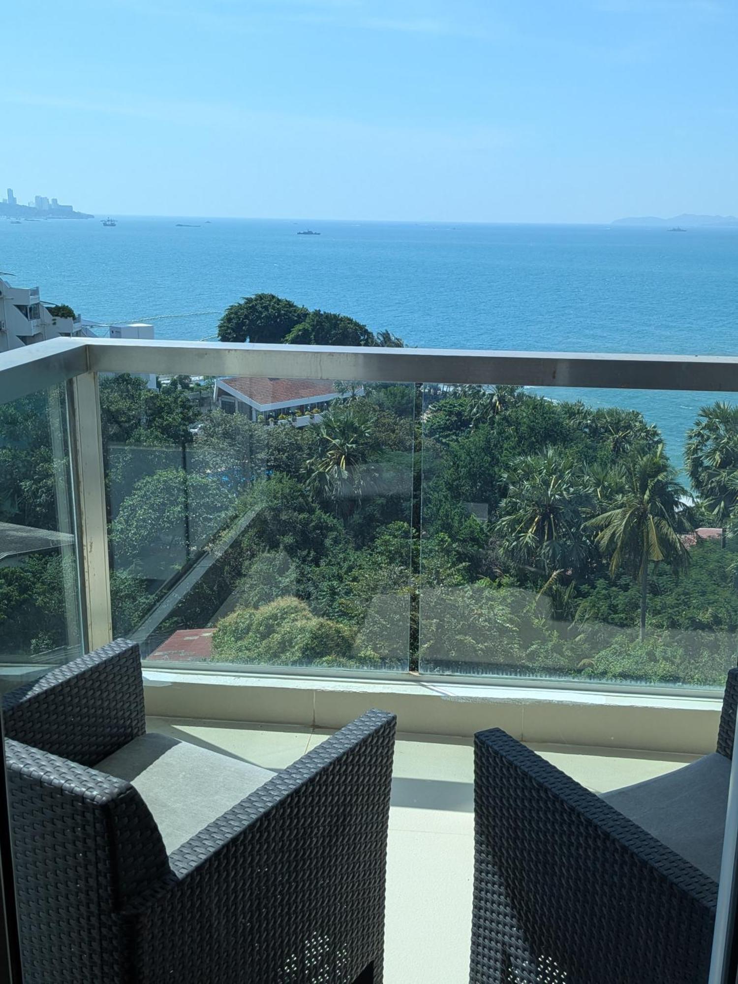 The Palm Wongamat Luxury Apartment *
