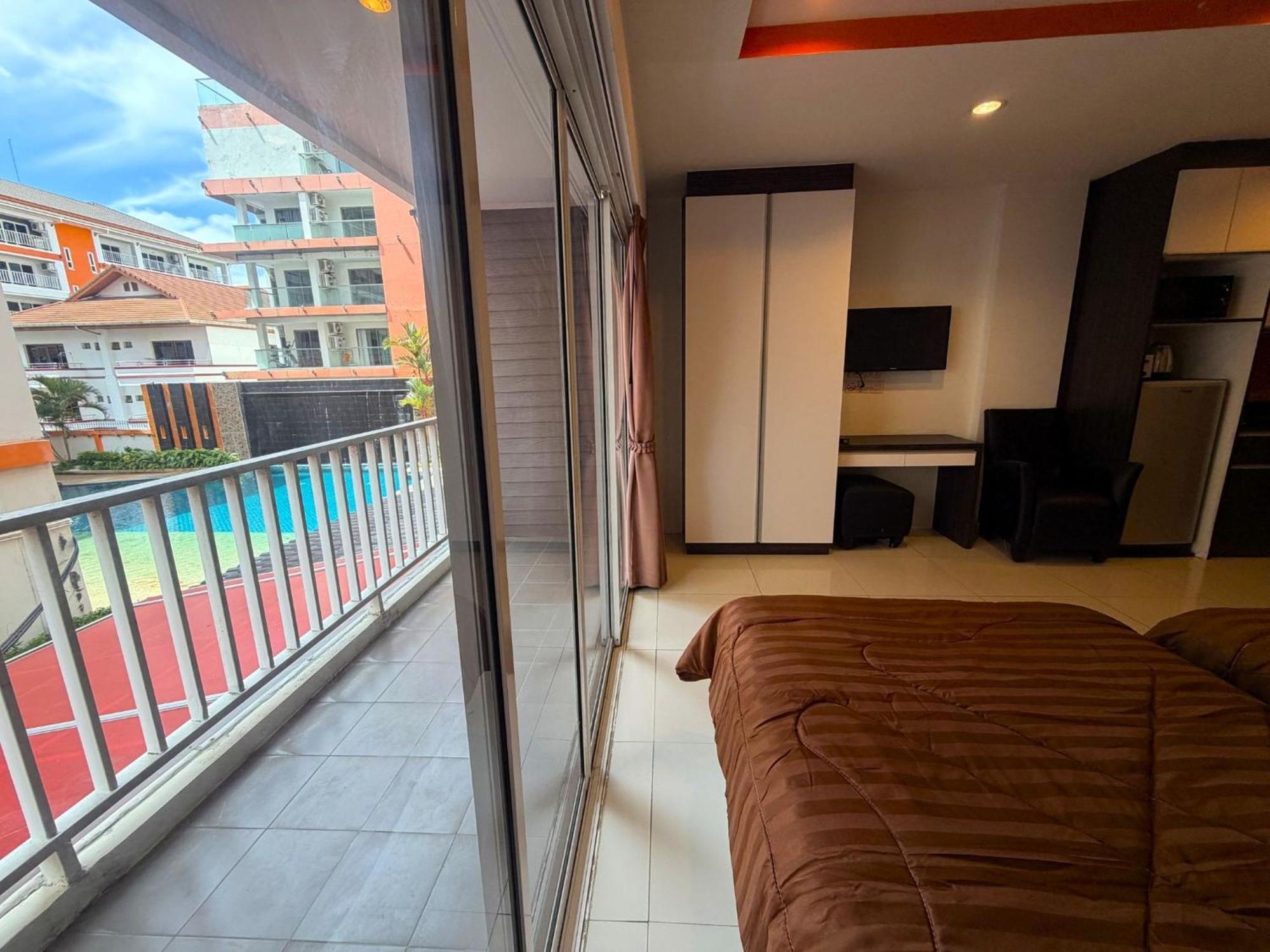 Apartment Modern Pool-view With Balcony - Nordic Vip3, Pratumnak Hill Pattaya