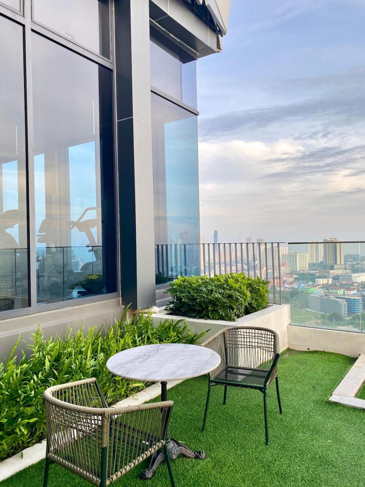 Comfort In Panorama Sky View *