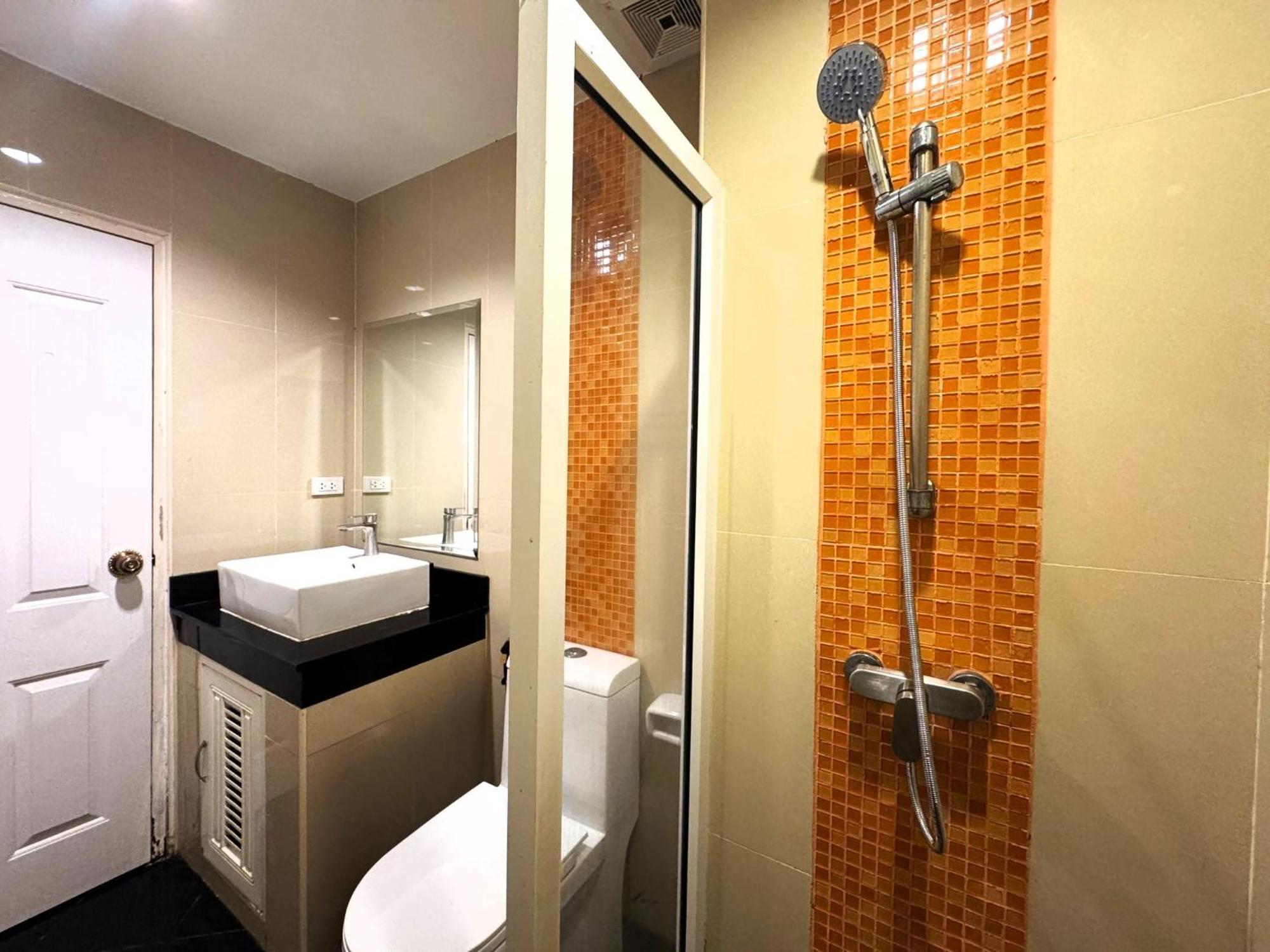อพาร์ทเม้น Cozy Pool-view With Balcony - New Nordic Vip 3, Pratumnak Pattaya
