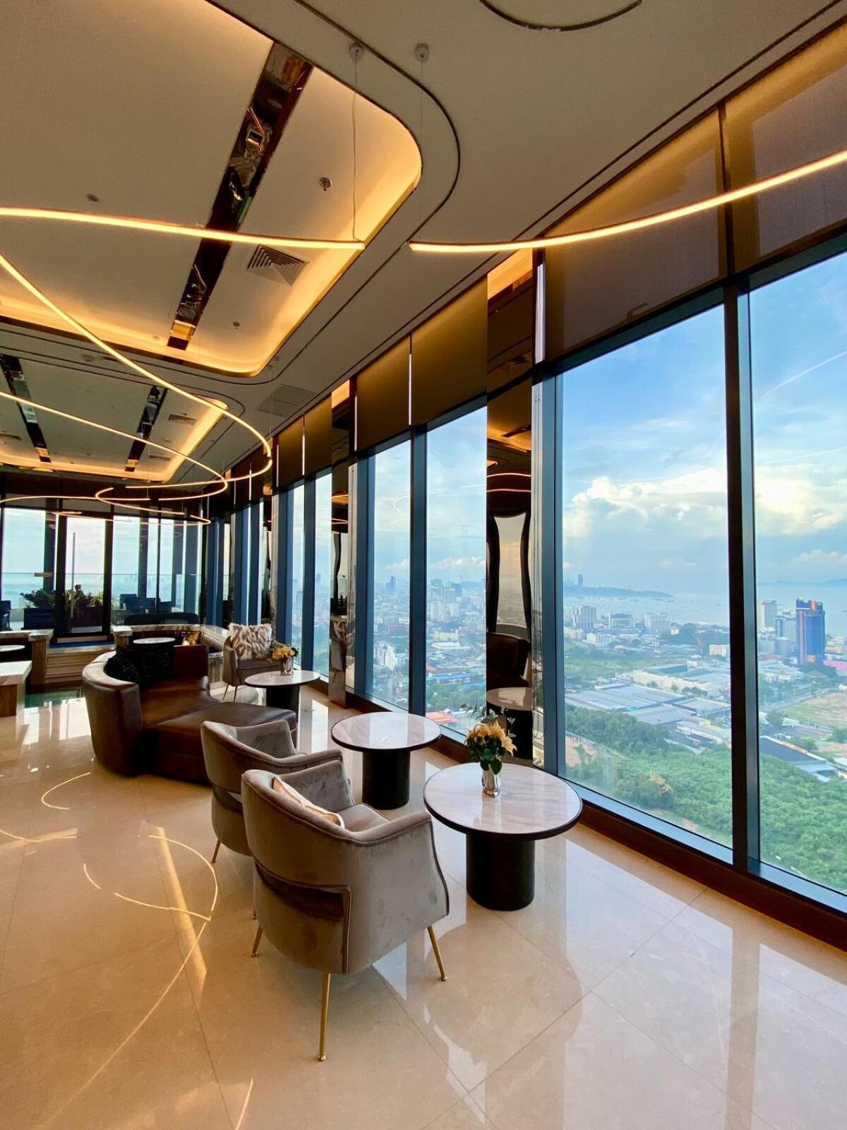 Comfort In Panorama Sky View *