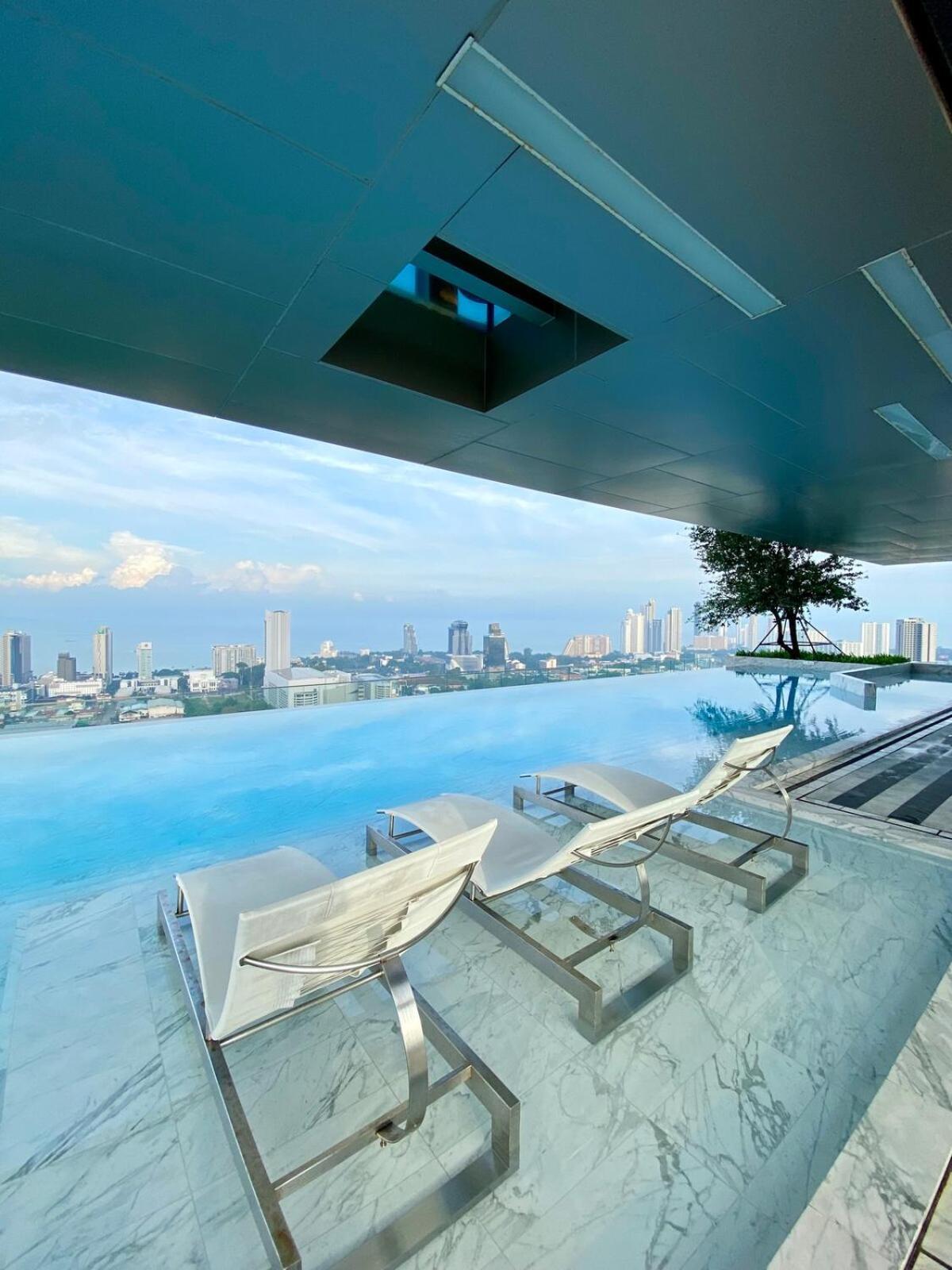 Comfort In Panorama Sky View *