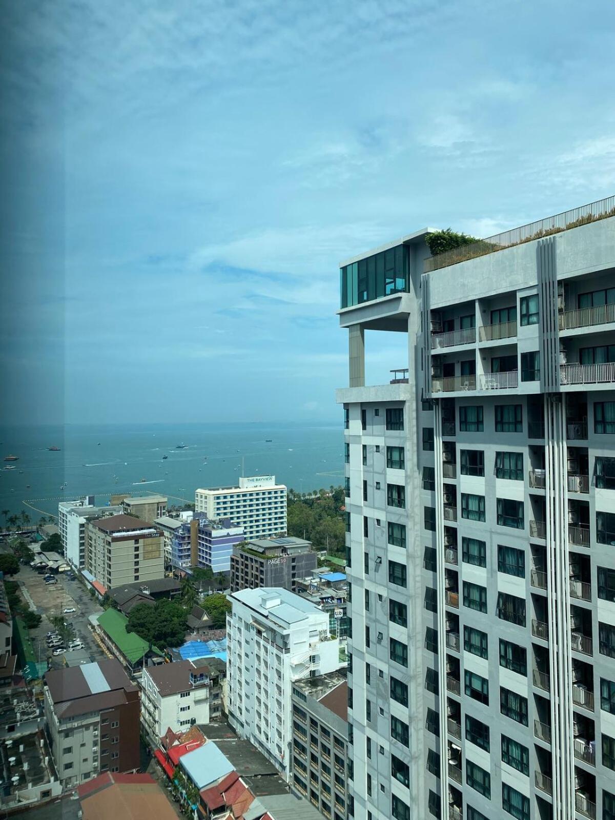 อพาร์ทเม้น The Base - In Middle Town Pattaya