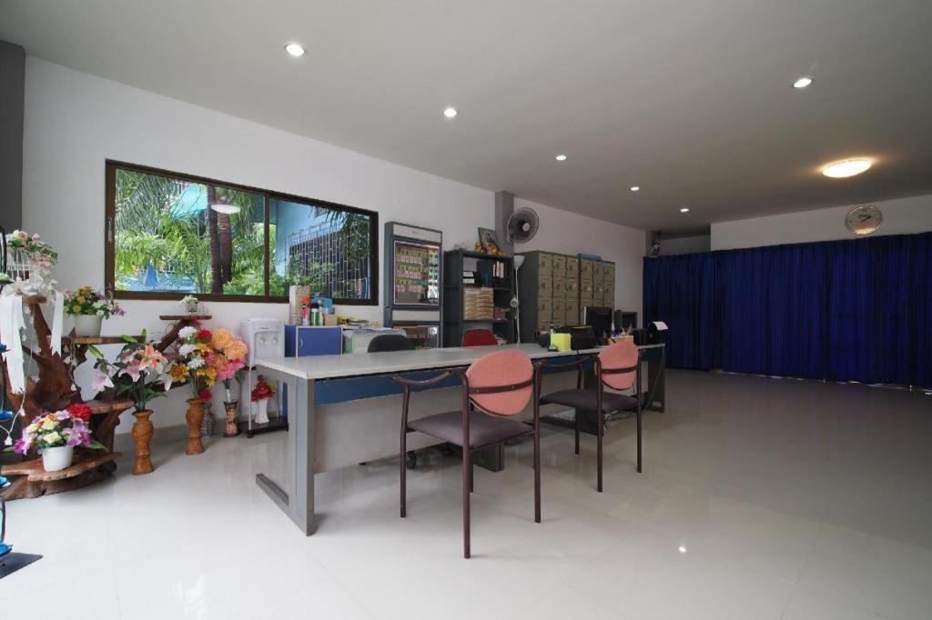 Oyo 1003 Naklua House Hotel