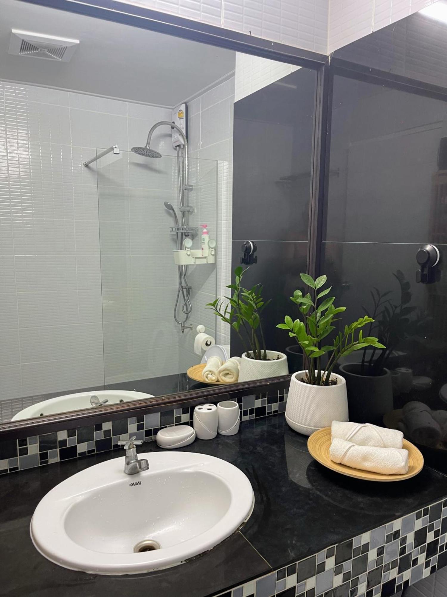 Furnished Near The Apartment