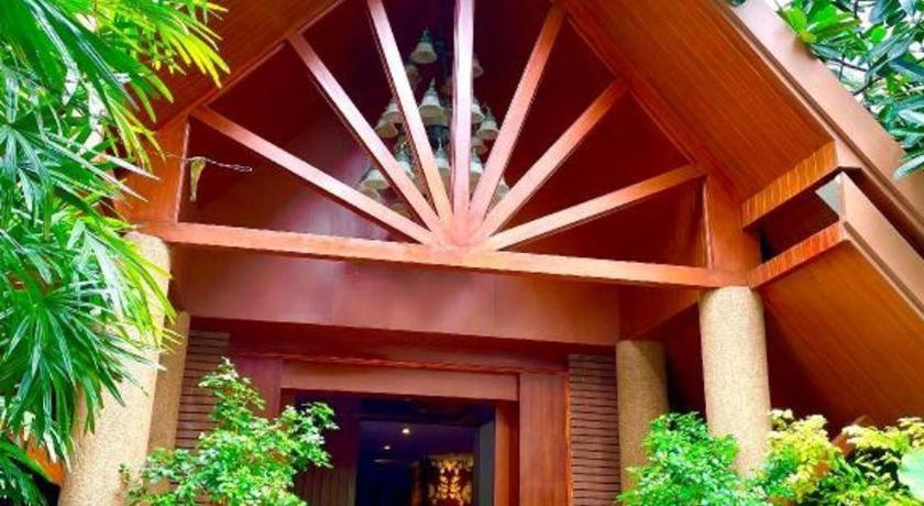 Chada Thai House Hotel 3*