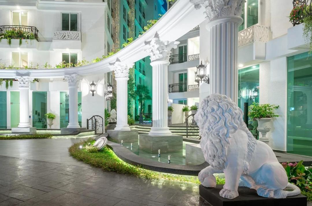 Style Living - Great Location At