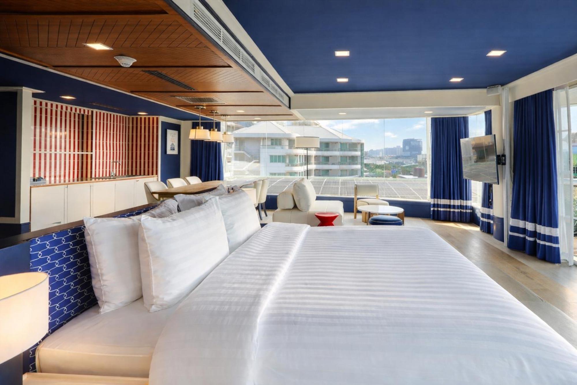 The Cruise 4*
