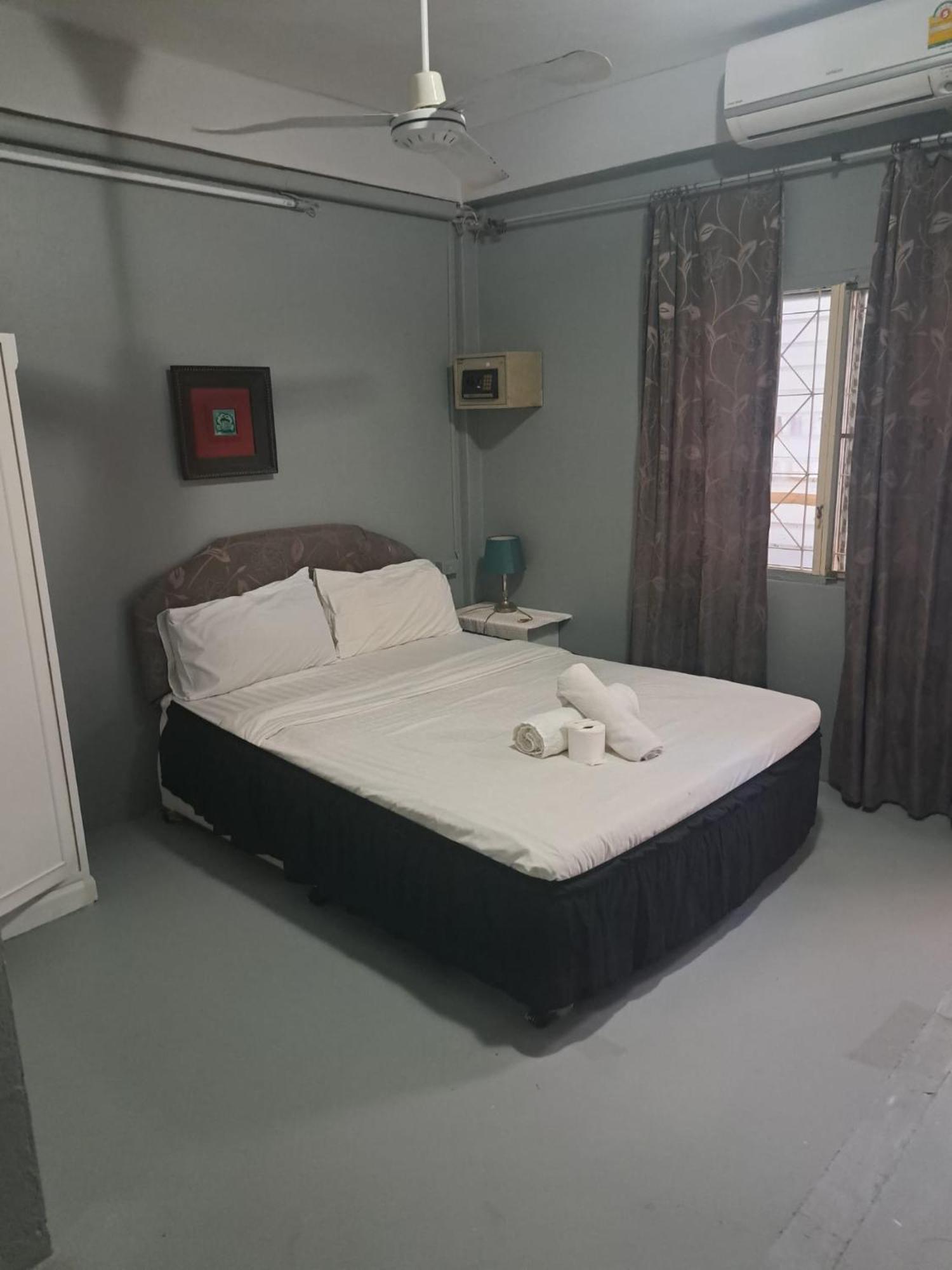 Scandalic Bar And Guest house