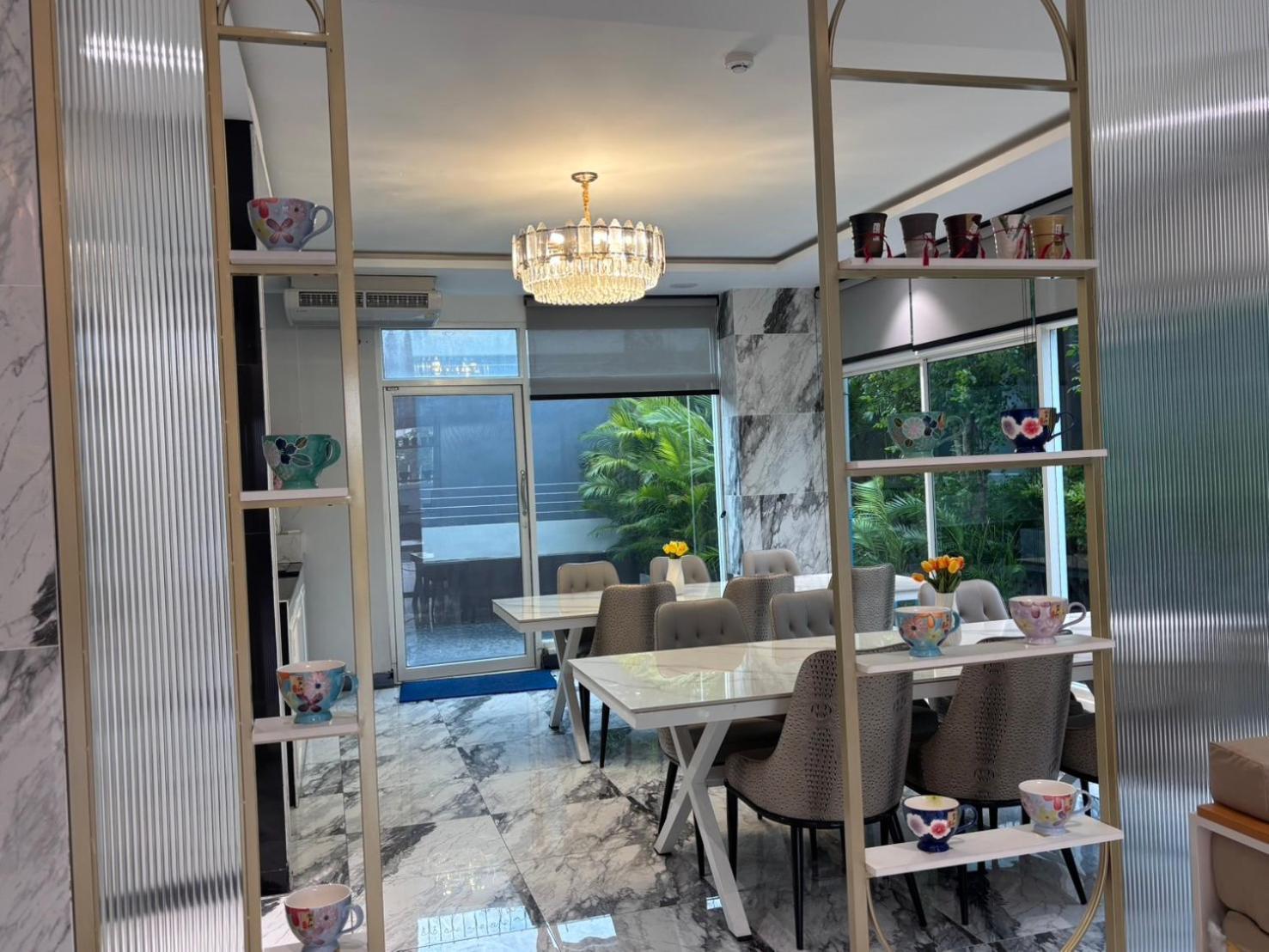 Dday Luxury By D-eco Wellness Centre โรงแรม 4*
