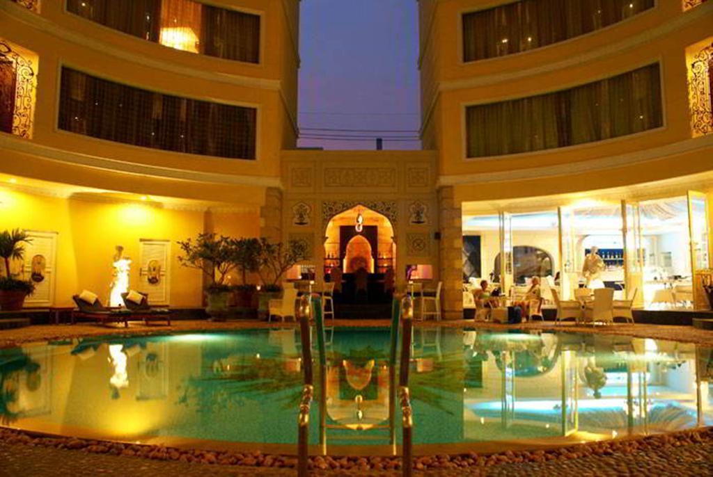 Hotel Four Seasons Place