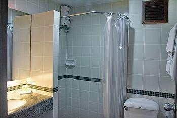 Holiday Hotel 4*