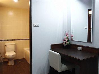 Holiday Hotel