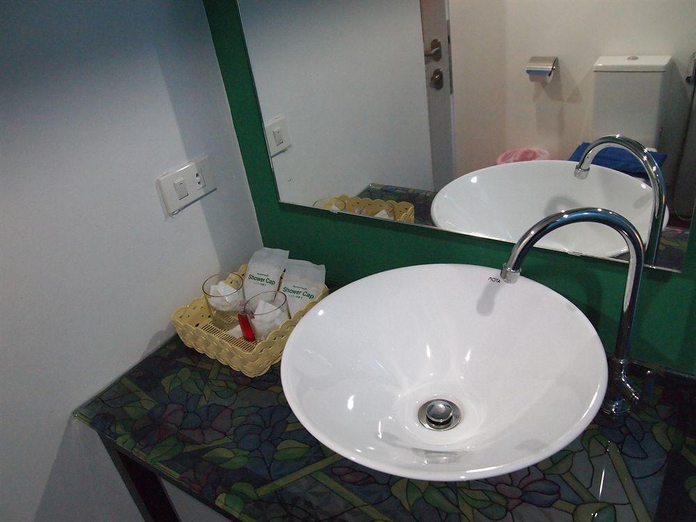 Hotel The Right 2*