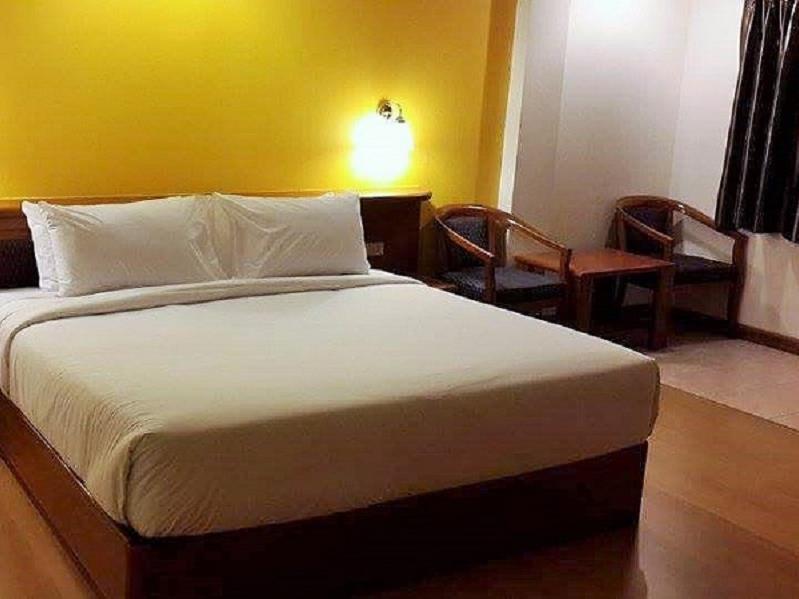 Sea Falcon On The Water Hotel