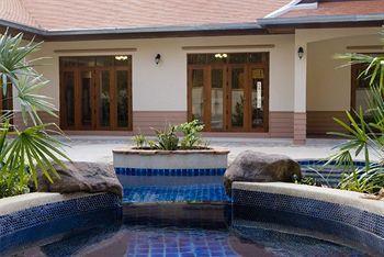 The Chase & Foxlea Villa