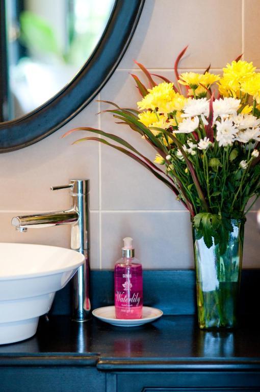 Ploen By Tolani Hotel