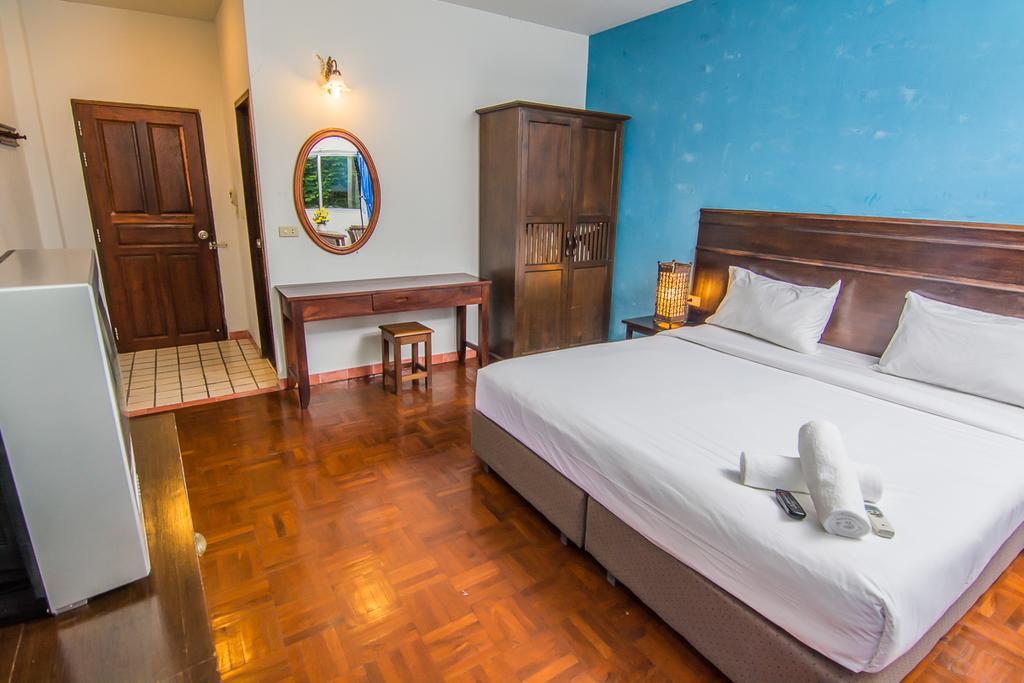 Sutus Court 2 Hotel