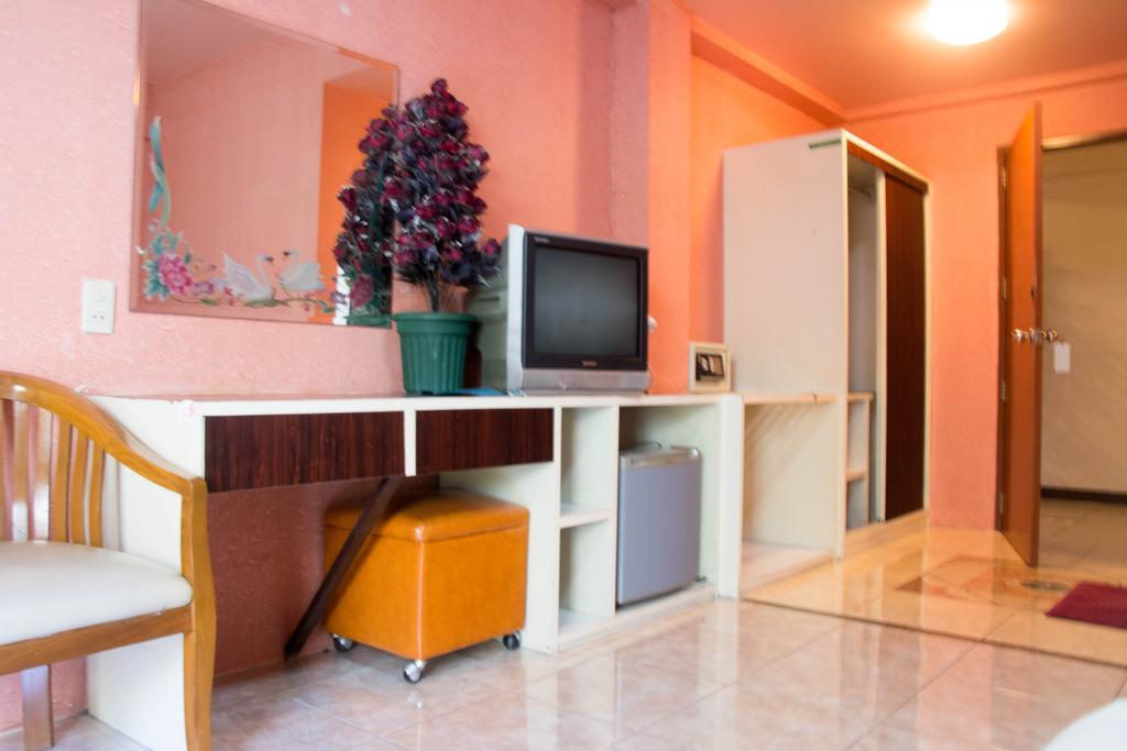 Thai Palace Apartment *