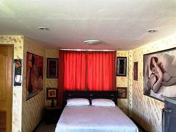 Hotel Bed 7