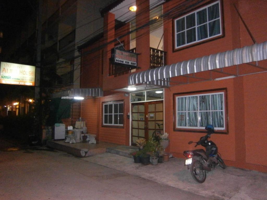 Aura House 2*