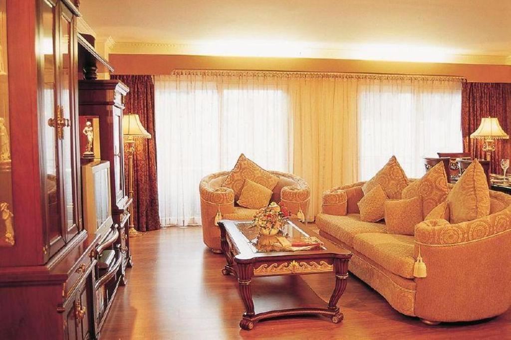 Lk Metropole Hotel