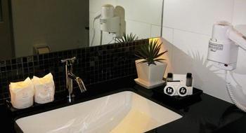 Golden Cliff House Tempat peranginan 3*