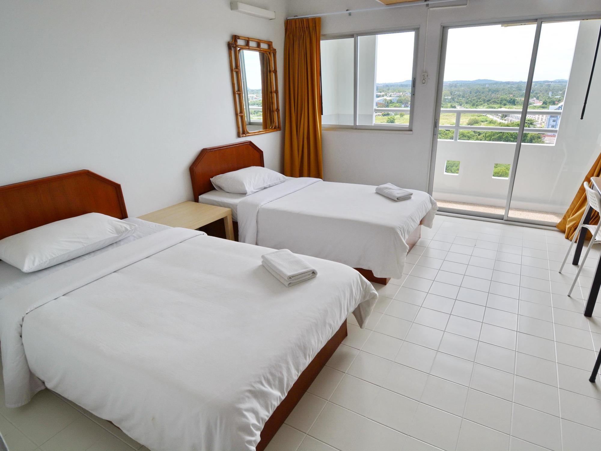Ruenthip Hotel 4*