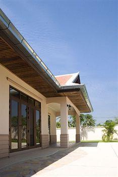The Chase & Foxlea Villa