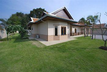 The Chase & Foxlea Villa
