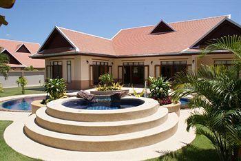 The Chase & Foxlea Villa