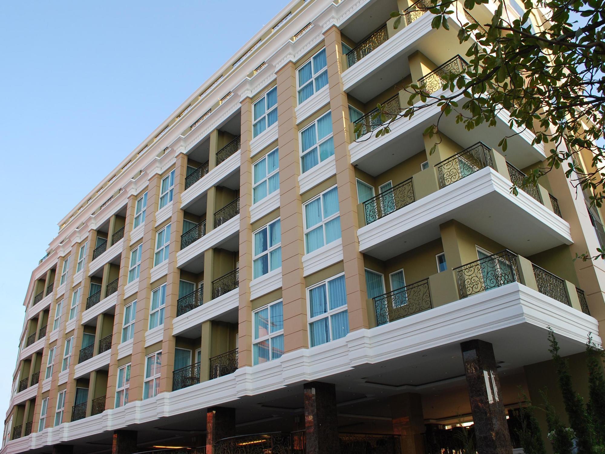 Lk Royal Wing Hotel 3*