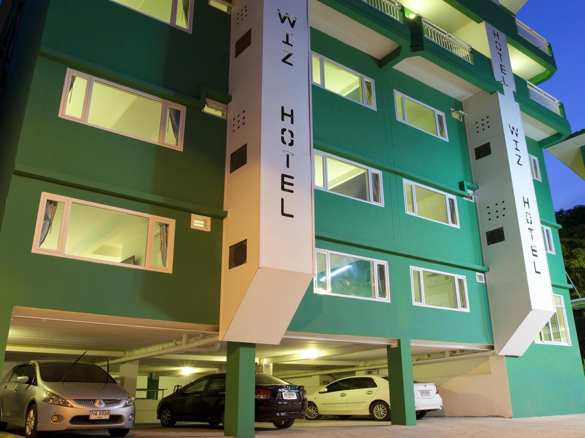 Wiz Hotel 3*
