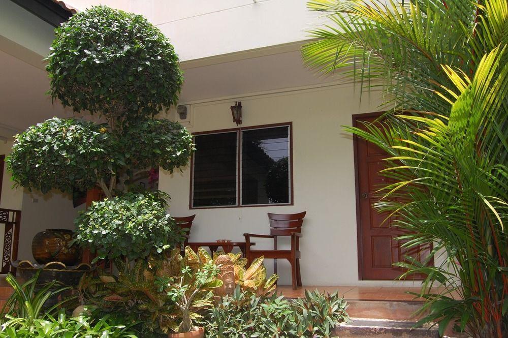 Sirikarn & Luxury 3*