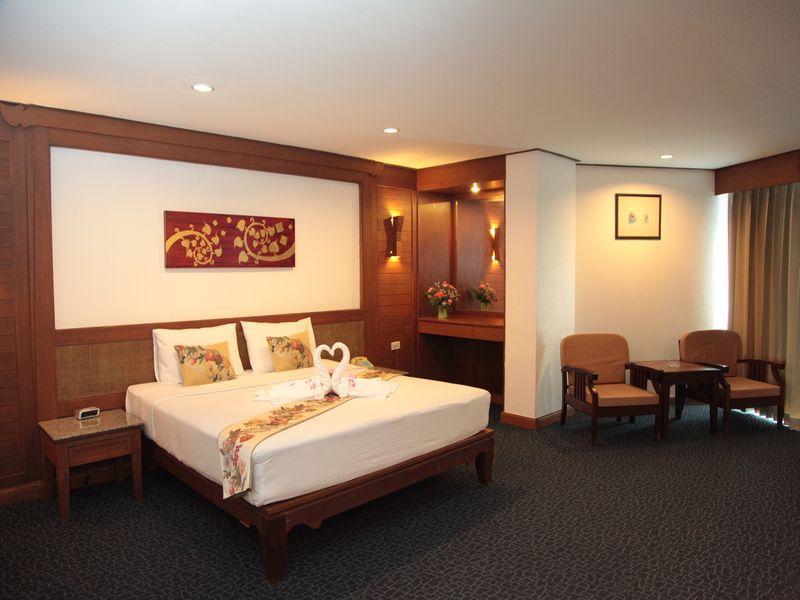 Royal Twins Palace Hotel