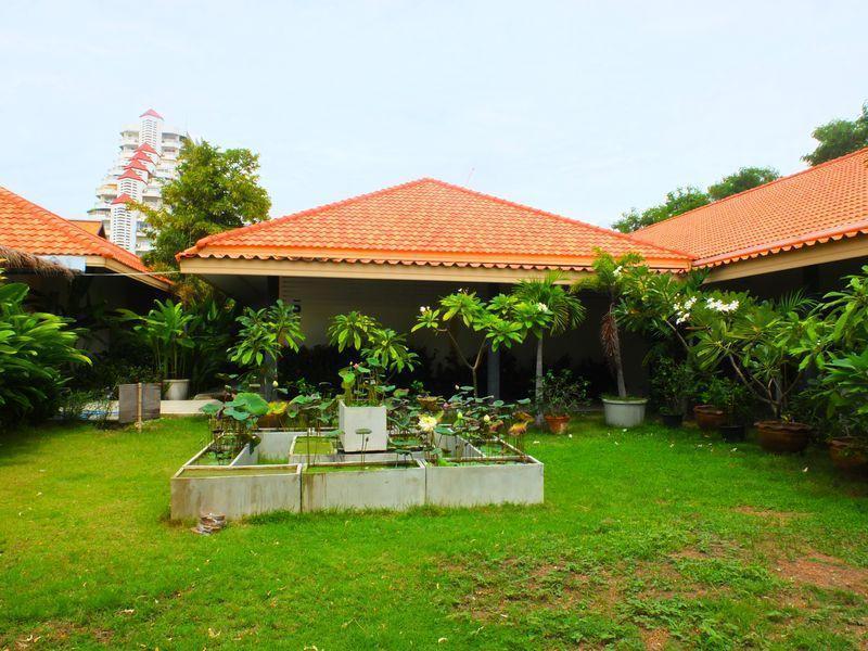 Lotusland Resort 3*